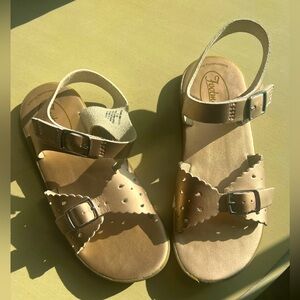 Girls Footmates Gold Sandals Sz 1 GUC